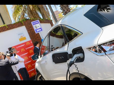 En el McDonald´s de San Isidro presentaron la primera estación de carga para automóviles eléctricos