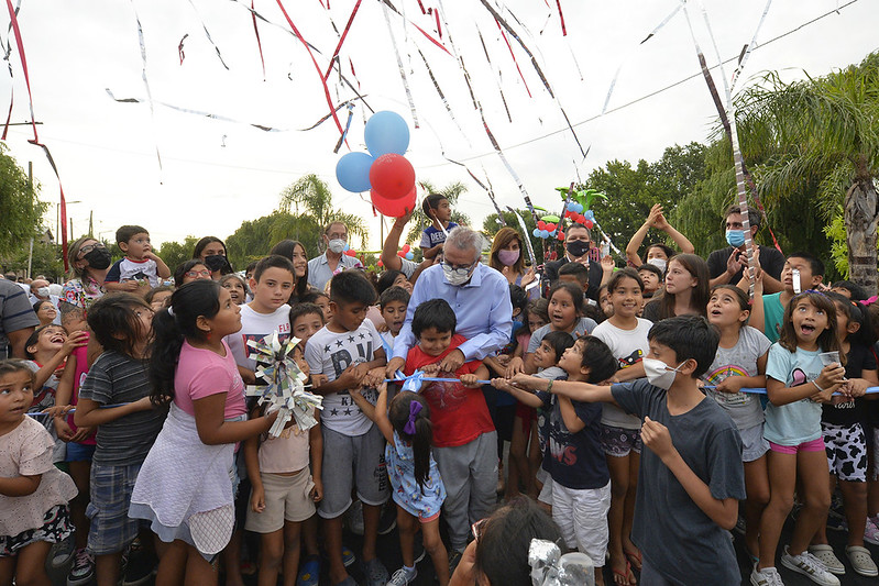 Julio Zamora inauguró una nueva plazoleta en Troncos del Talar