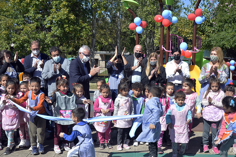 Julio Zamora inauguró los nuevos juegos del Jardín de Infantes N° 924 en Rincón de Milberg