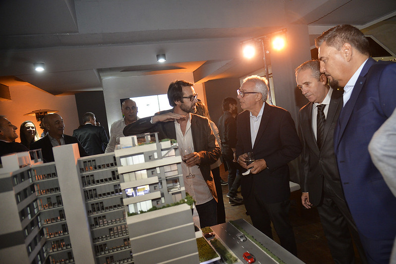 Julio Zamora acompañó la inauguración de un nuevo edificio residencial en General Pacheco