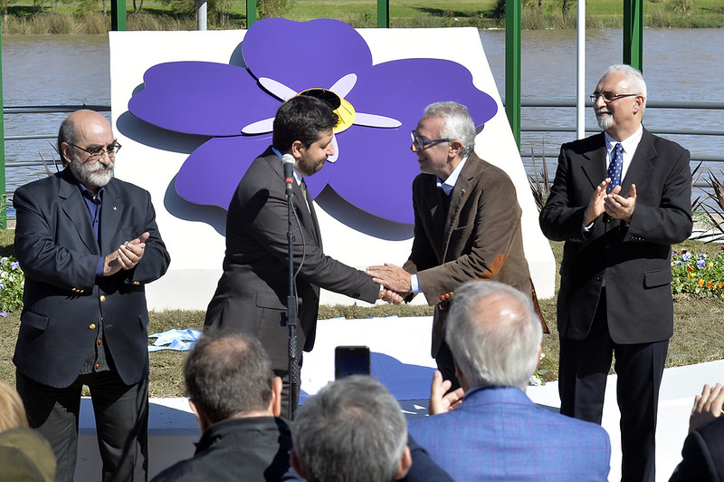 Julio Zamora inauguró la Plazoleta Armenia y el Monumento «Nomeolvides»