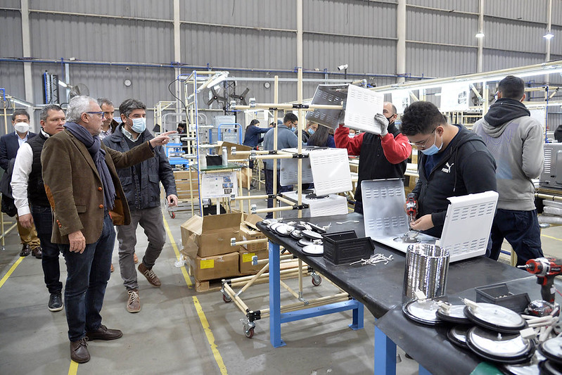 Julio Zamora visitó la empresa Nexina en Ricardo Rojas