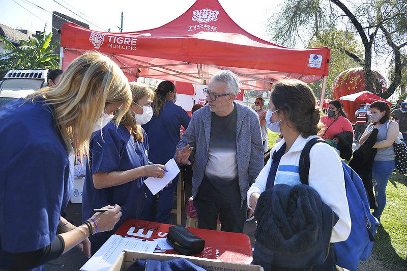 Julio Zamora acompañó a vecinos y vecinas de General Pacheco en una jornada de Tigre con Vos y de Turismo Social Rodante