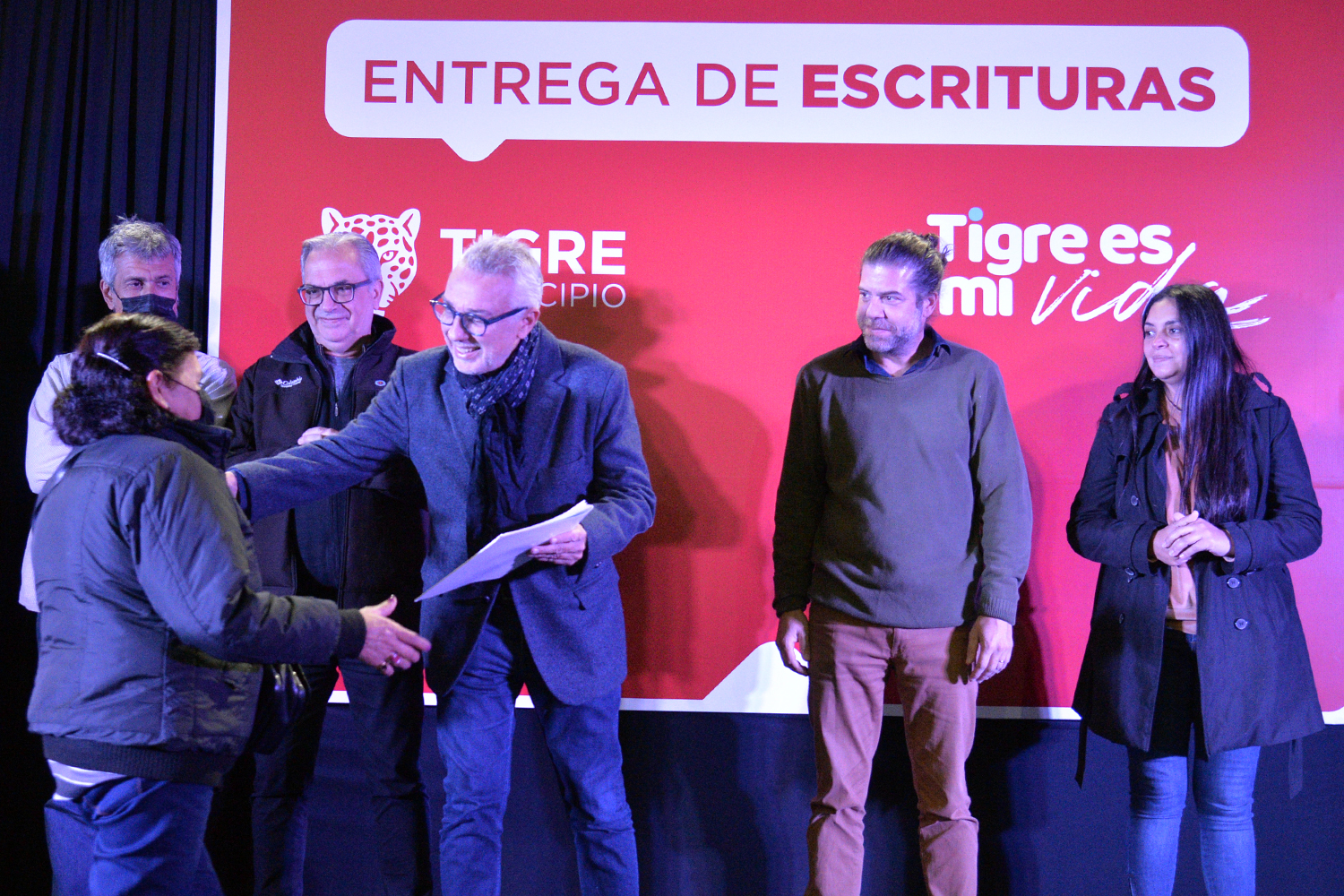 El Municipio de Tigre entregó escrituras a más de 96 familias y cumplieron el sueño de la casa propia