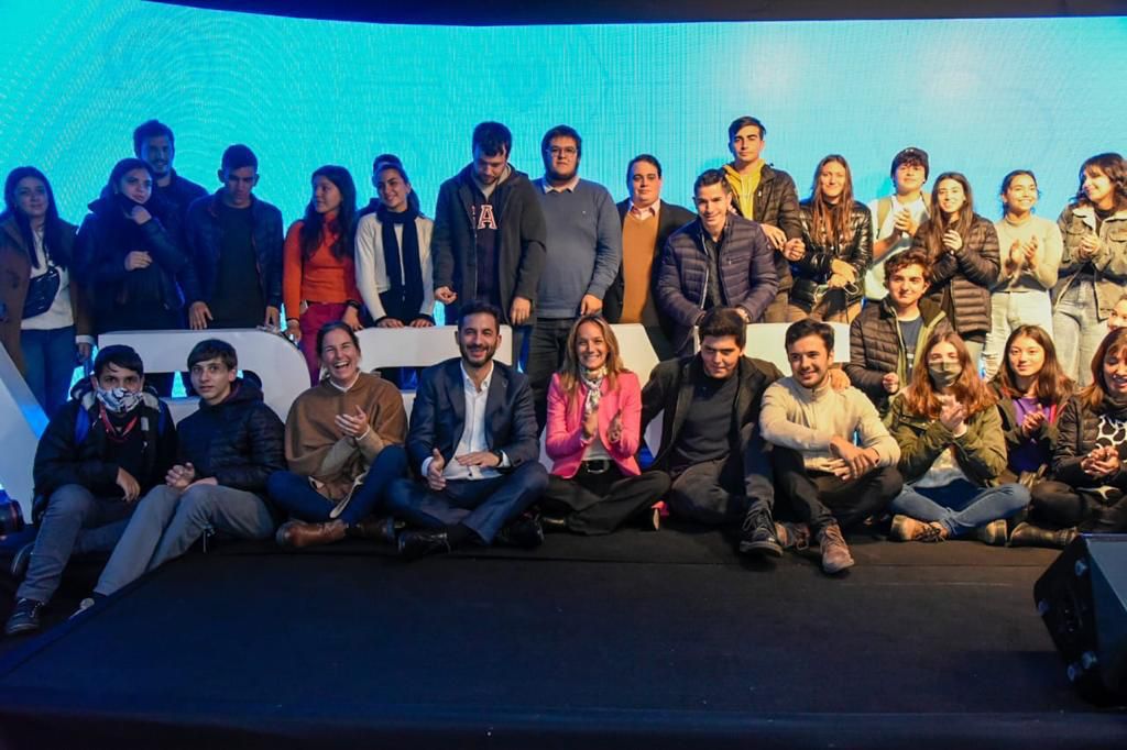 Tombolini y Malena Galmarini celebraron en ARSAT junto a estudiantes y emprendedores del mundo tecnológico de Tigre el día de internet