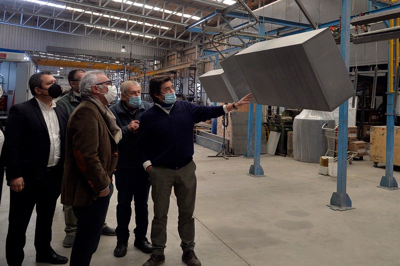 Julio Zamora recorrió las instalaciones de la empresa Nöllmed en Troncos del Talar