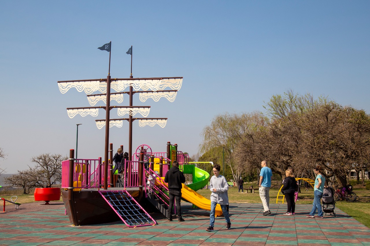 San Isidro: el Municipio renovó una plaza en la costa de Acassuso