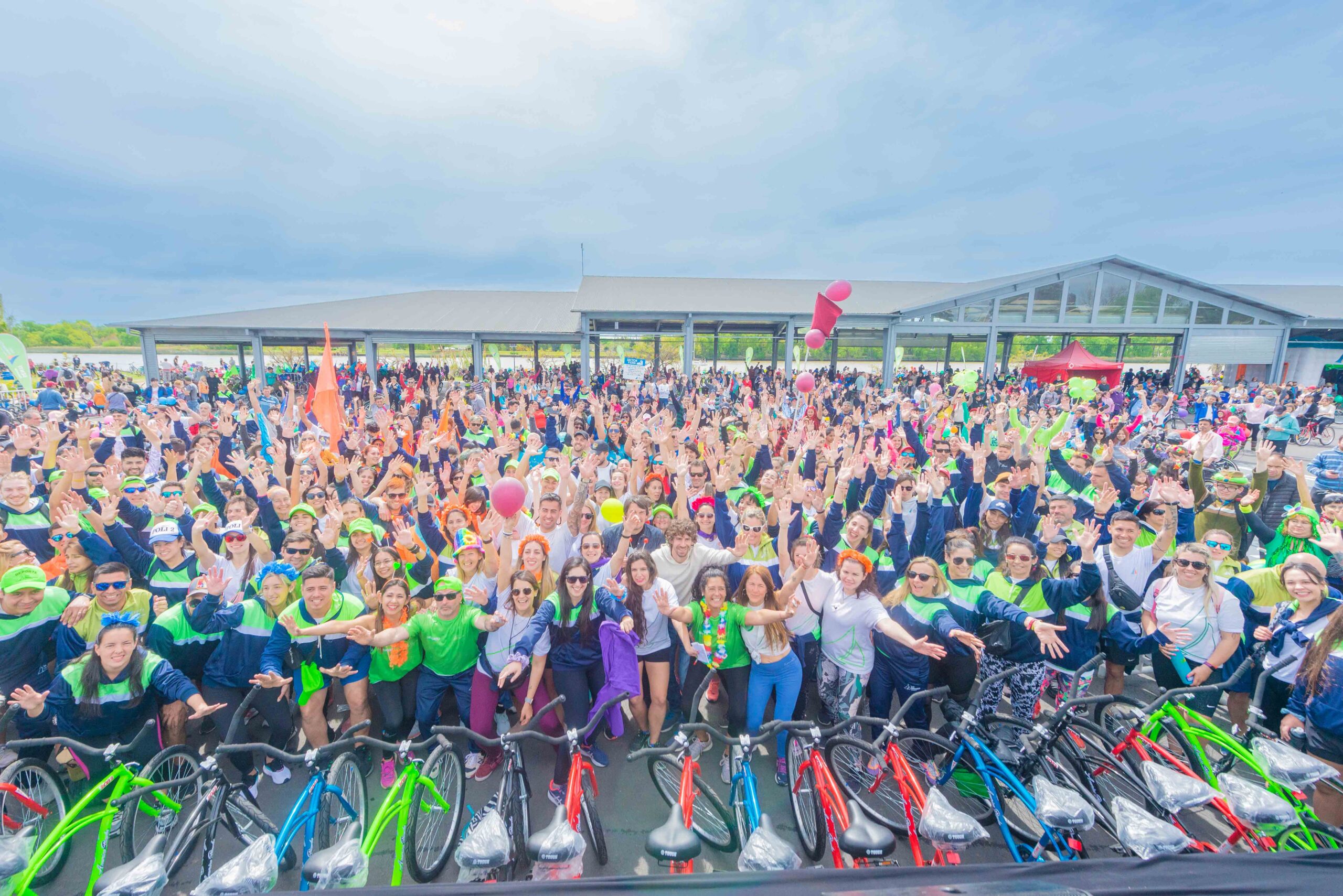 Miles de familias disfrutaron de la Bicicleteada más grande de San Fernando