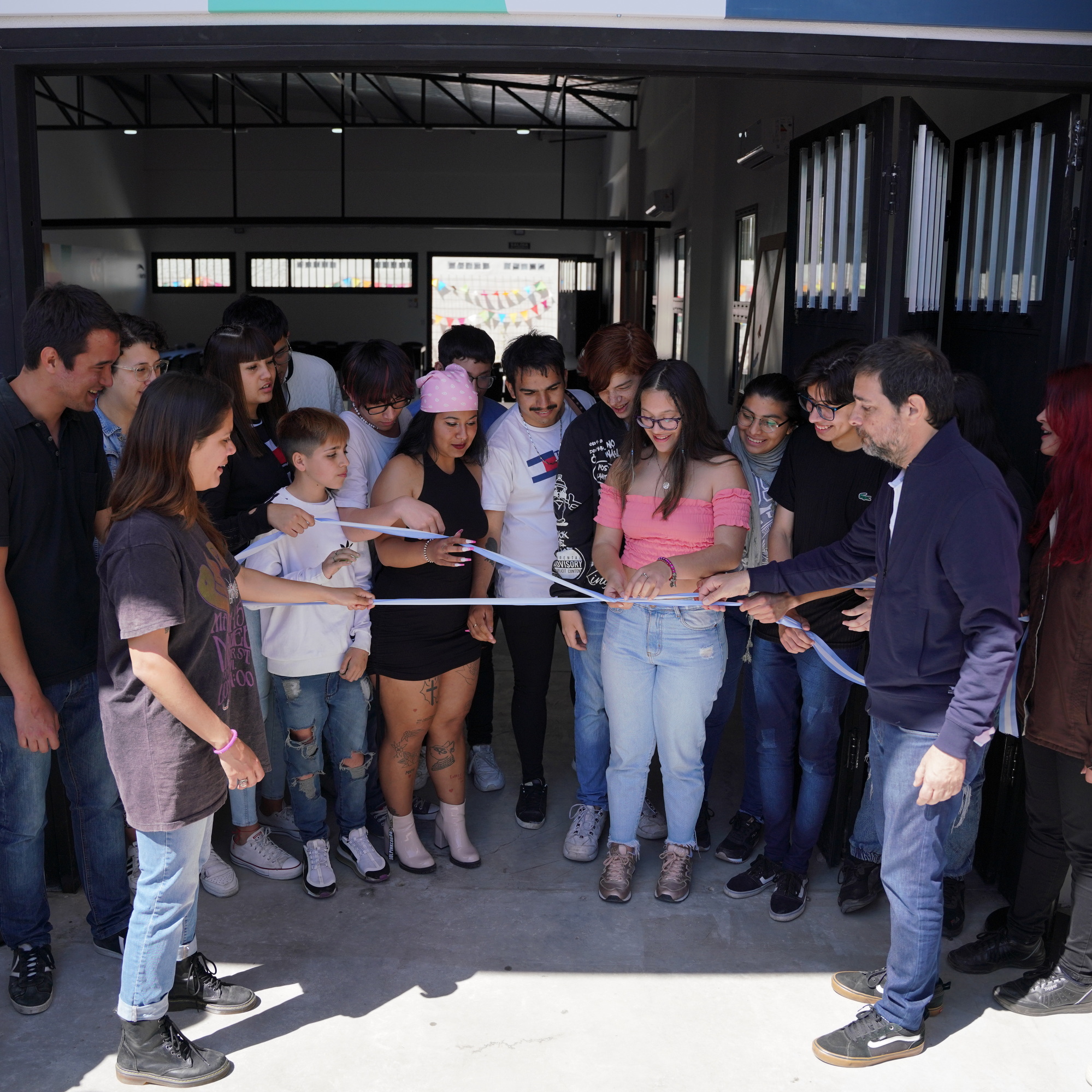 Fernando Moreira inauguró el Centro de Encuentro Comunitario y Juvenil de Billinghurst