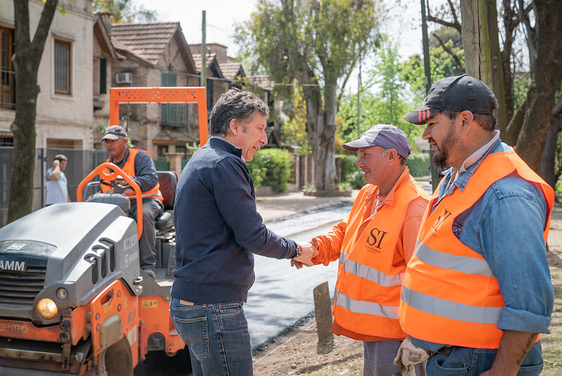 Posse recorrió las cuadras con nuevo pavimento en La Horqueta