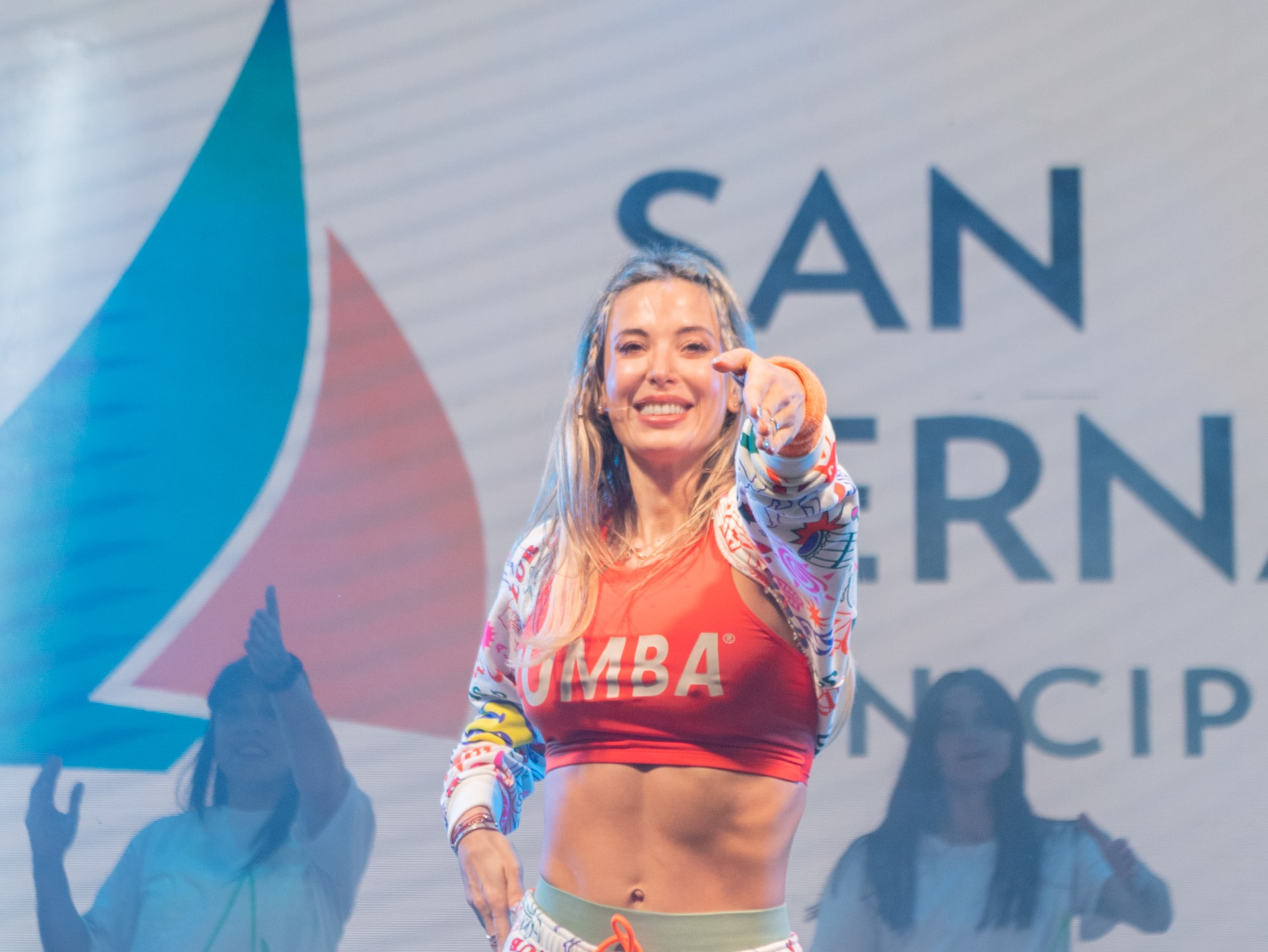 Jésica Cirio dirigió una Masterclass de Zumba de la que participaron cientos de vecinos