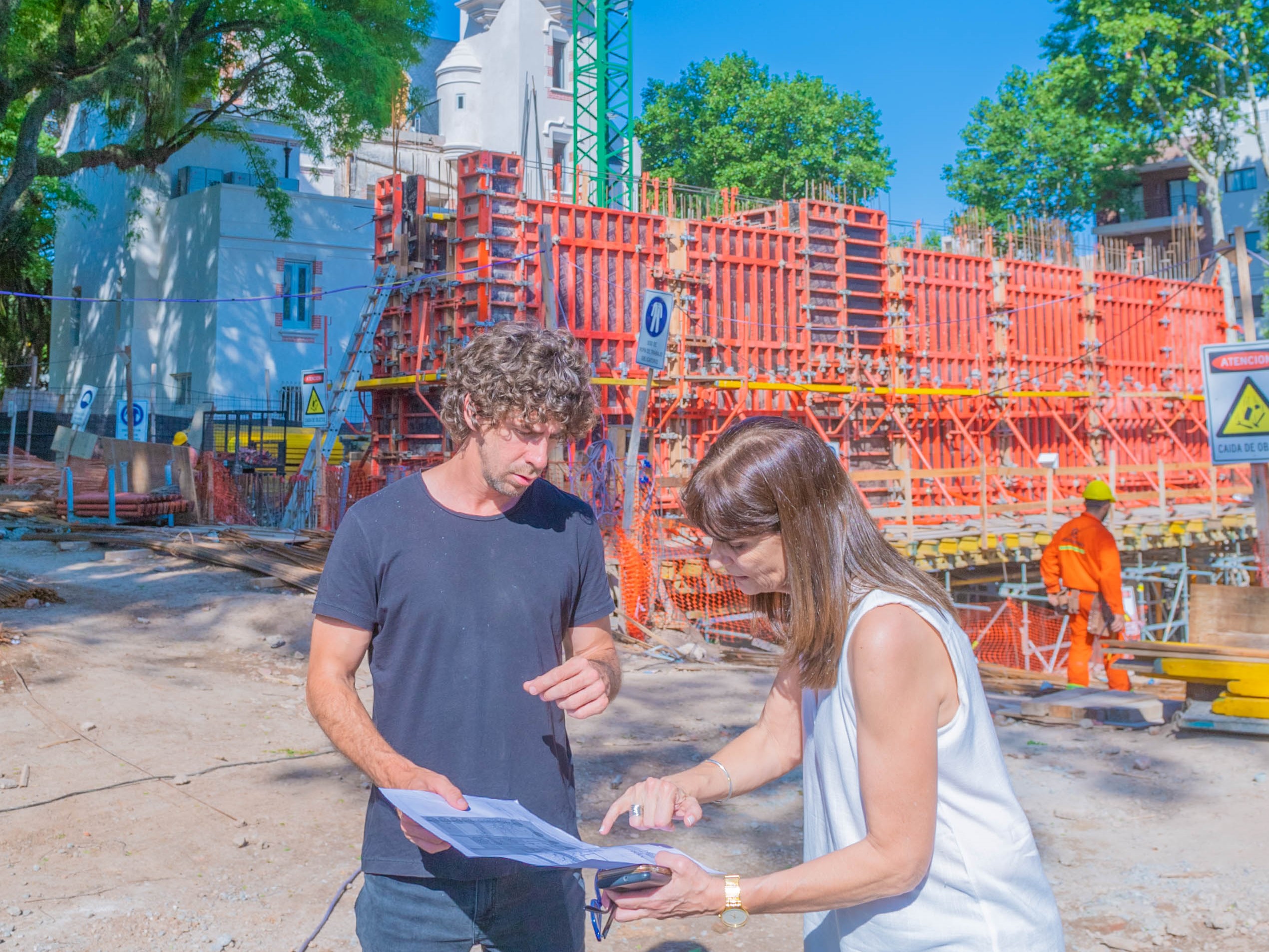 Juan Andreotti visitó el avance del Nuevo Teatro junto a la restauración del Palacio Otamendi