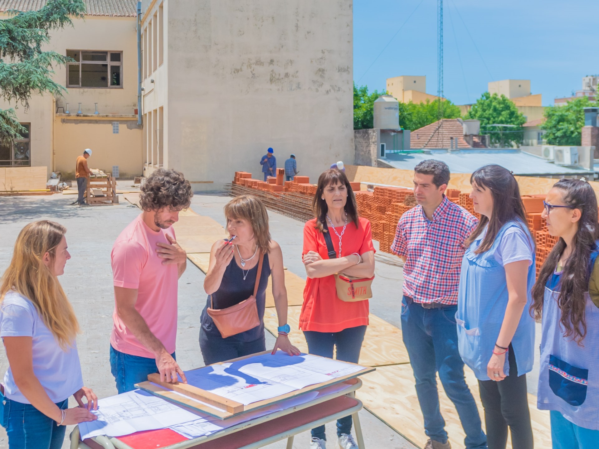 Juan Andreotti recorrió el inicio de obra del Jardín 926 «Artigas»