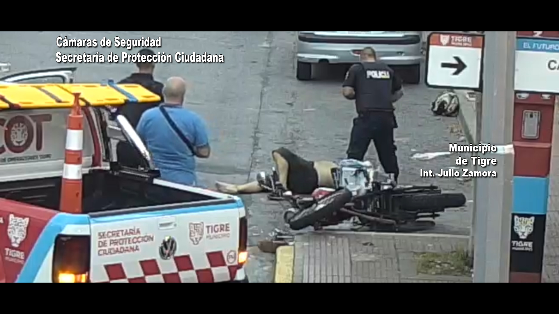 Agentes del COT brindaron asistencia tras un accidente entre un auto y una moto