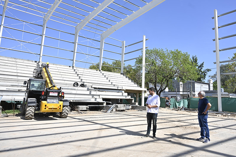 Julio Zamora supervisó los avances de la obra en el nuevo microestadio de Benavídez