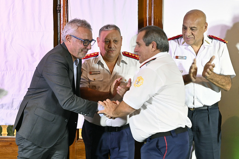 El Municipio entregó un apoyo económico a todos los cuarteles de bomberos de Tigre para la compra de equipos de respiración autónoma