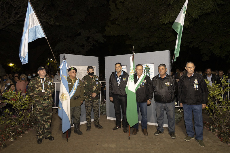 Vigilia en la Plaza Almirante Brown de Villa Adelina