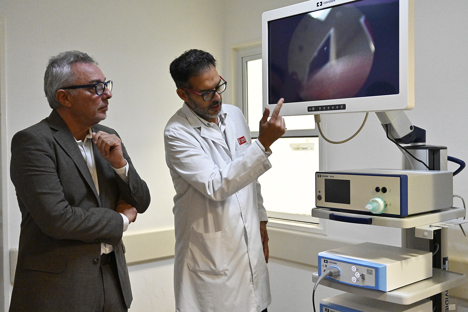 Julio Zamora presentó el nuevo videolaparoscopio para cirugías mini-invasivas de alta complejidad del Hospital Materno Infantil