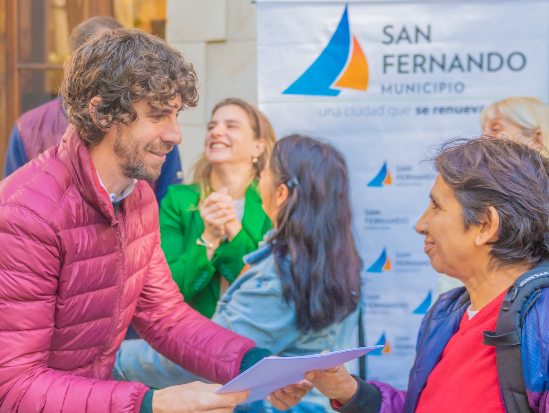 Juan Andreotti entregó la escritura de sus viviendas a 45 familias de San Fernando