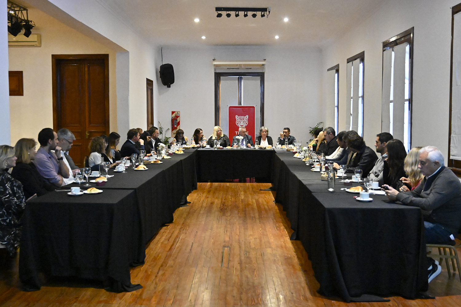 En un encuentro del Consejo local de Infancia, Julio Zamora llamó a priorizar a la niñez como eje de la comunidad