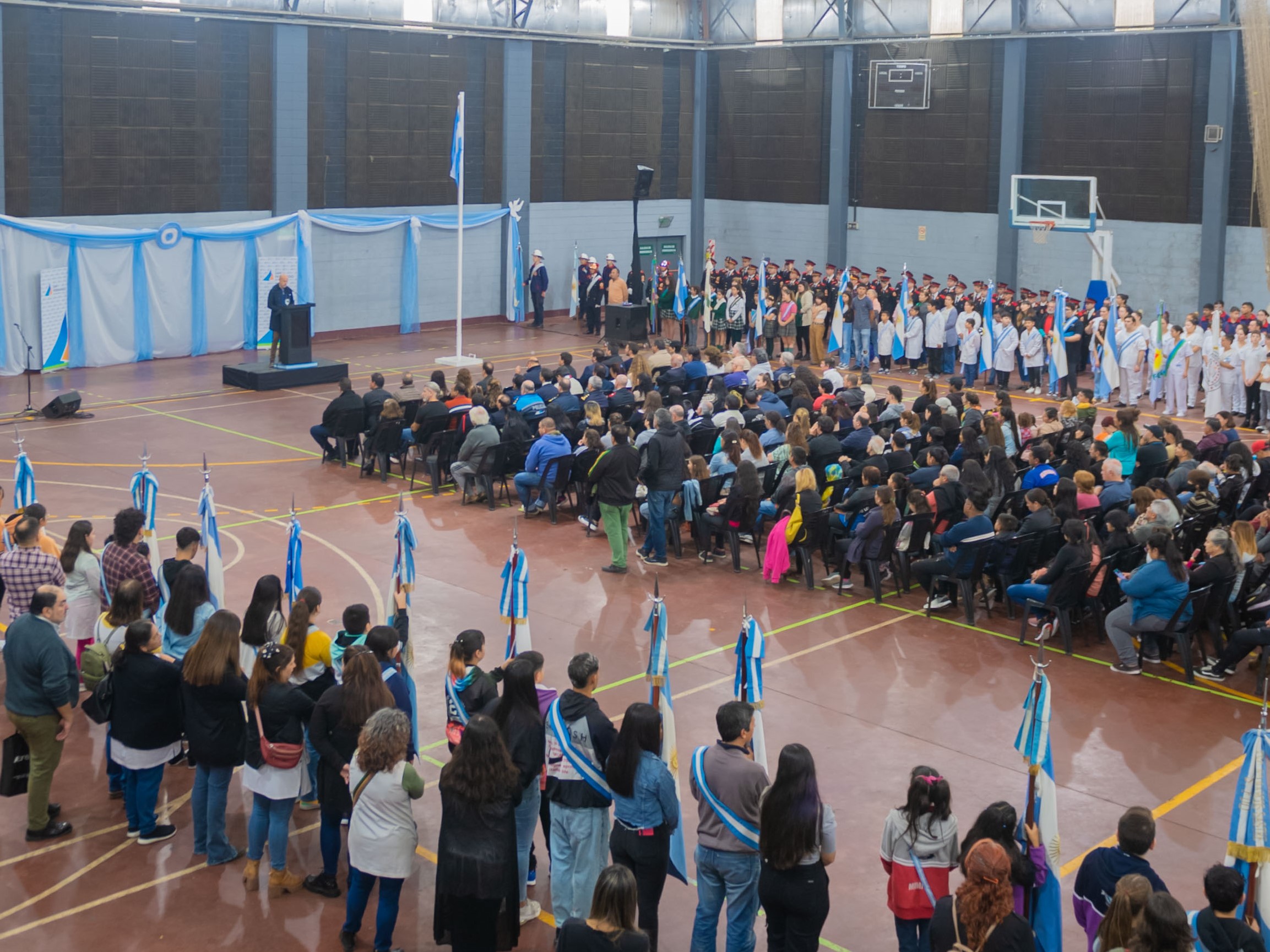 San Fernando conmemoró el 25 de Mayo con un emotivo acto cívico