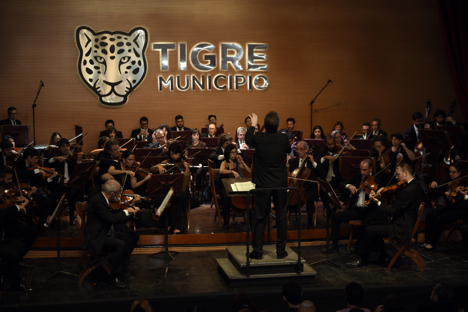 La Orquesta Sinfónica Nacional deleitó a centenares de vecinos y vecinas de Tigre con un magnífico concierto en el Teatro Municipal Pepe Soriano