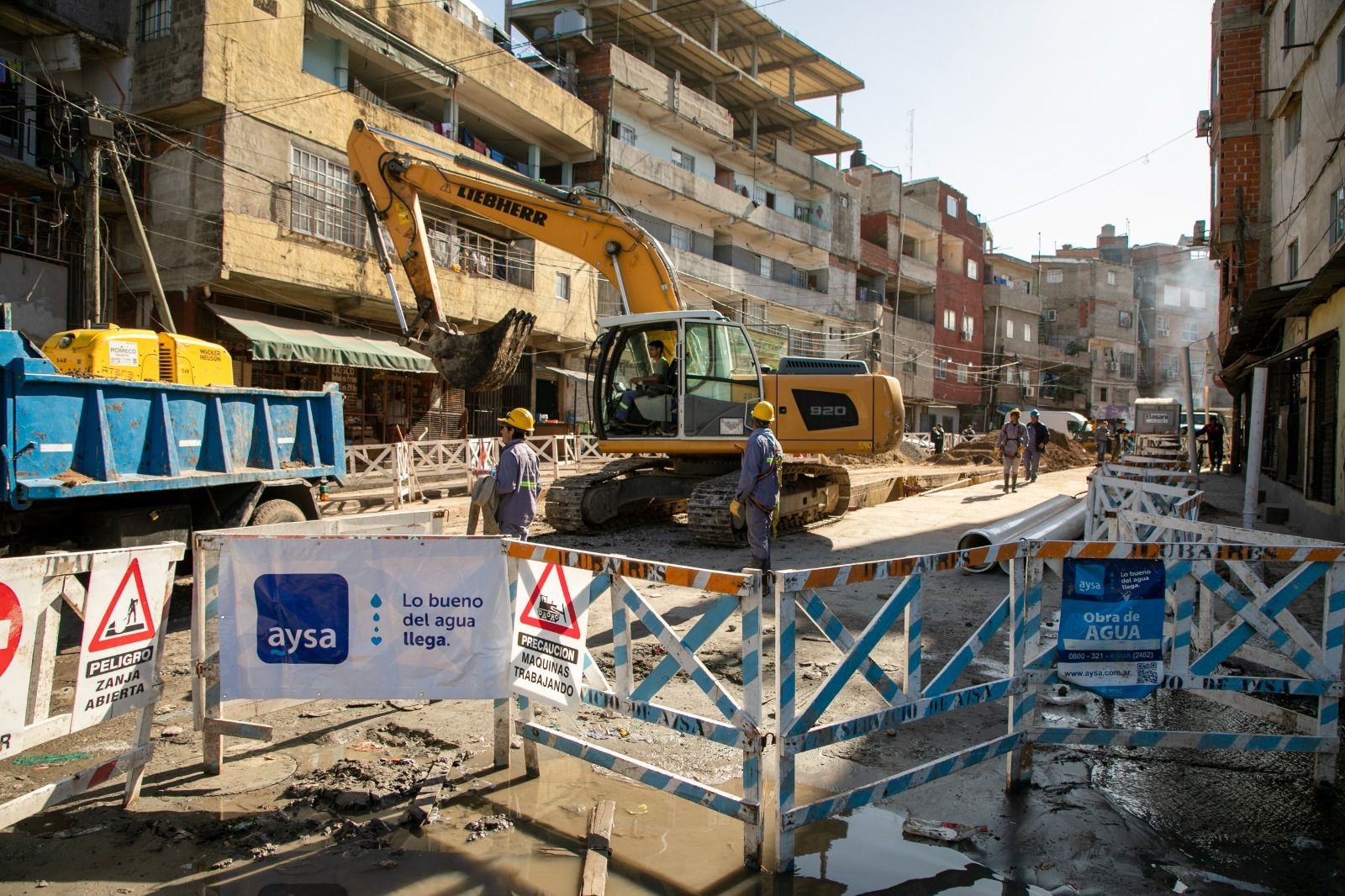 Continúan las obras de AySA para llevar agua potable y cloacas a 50 mil personas del barrio Padre Ricciardelli en CABA