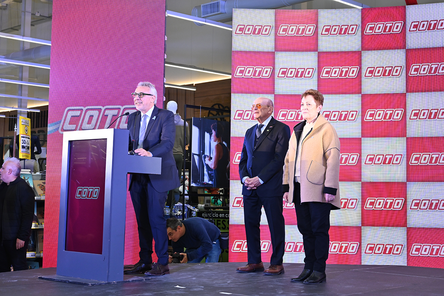 Julio Zamora inauguró el nuevo supermercado COTO en Rincón de Milberg