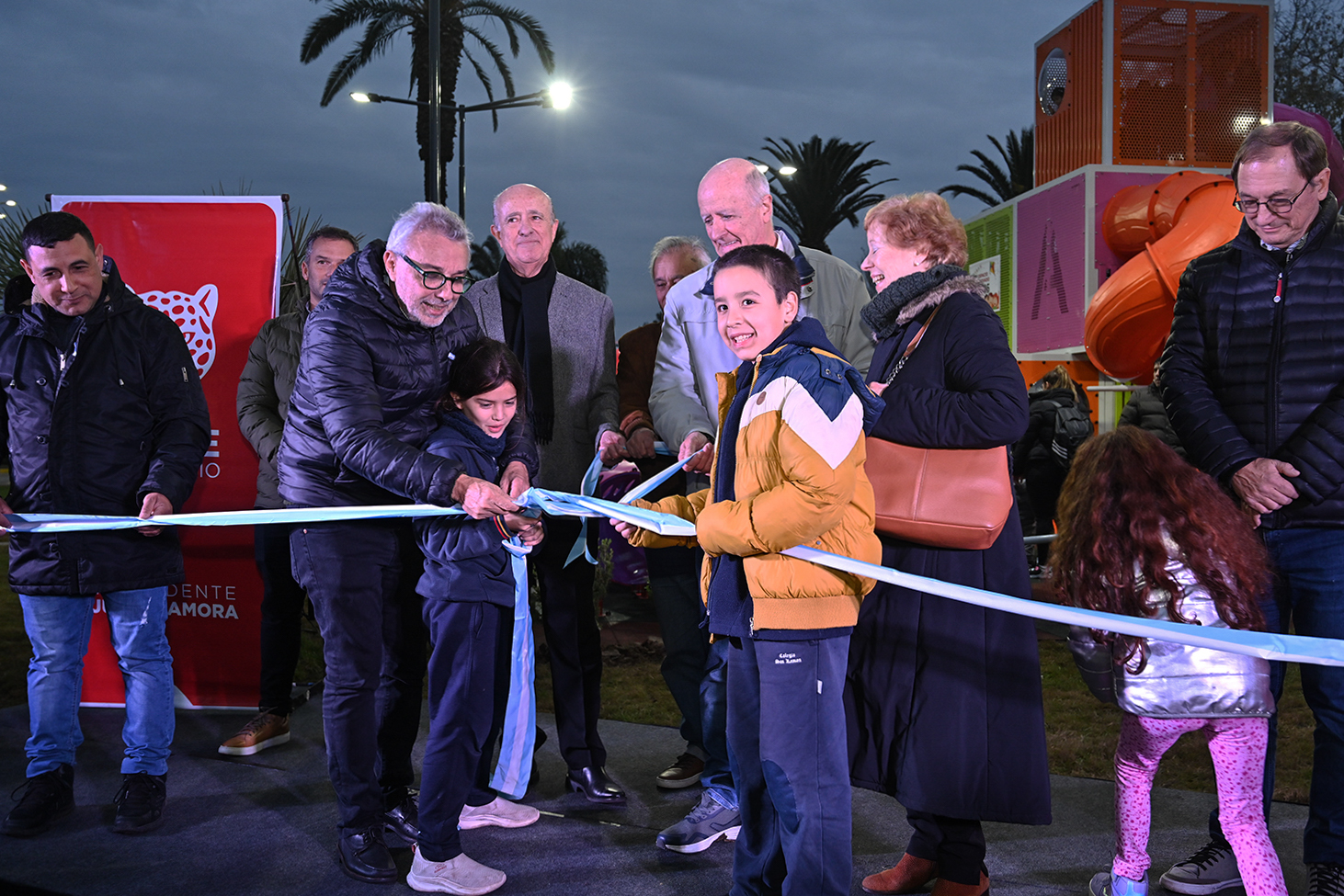 Junto a vecinos y vecinas de Tigre centro, Julio Zamora inauguró la Plaza Intendente José Antonio Recio