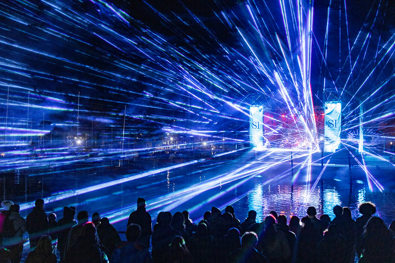 Con un impactante show de lásers, se inauguró una nueva etapa del Parque Público del Puerto de San Isidro