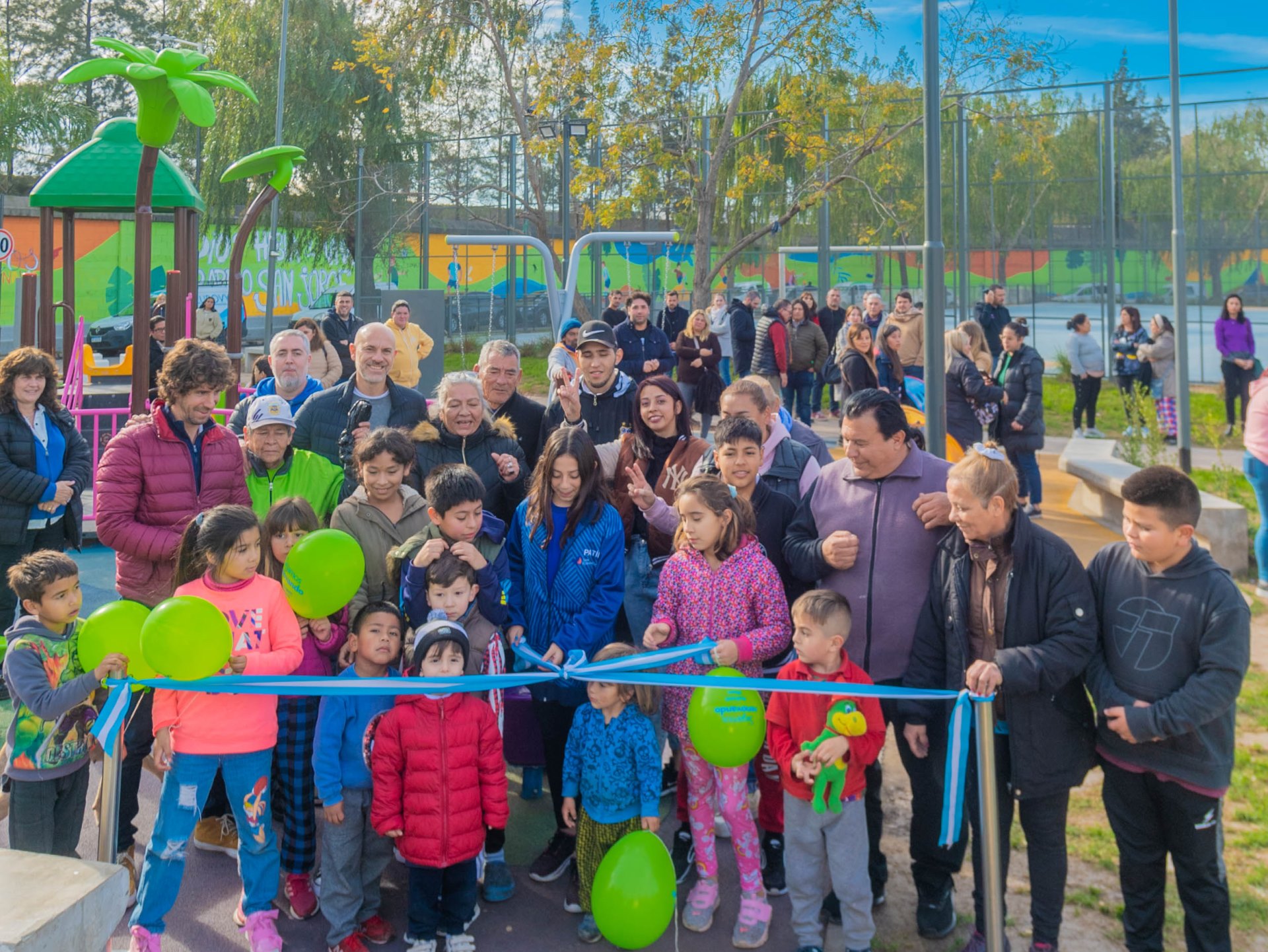 Juan Andreotti inauguró la renovación de dos plazas en el barrio San Jorge