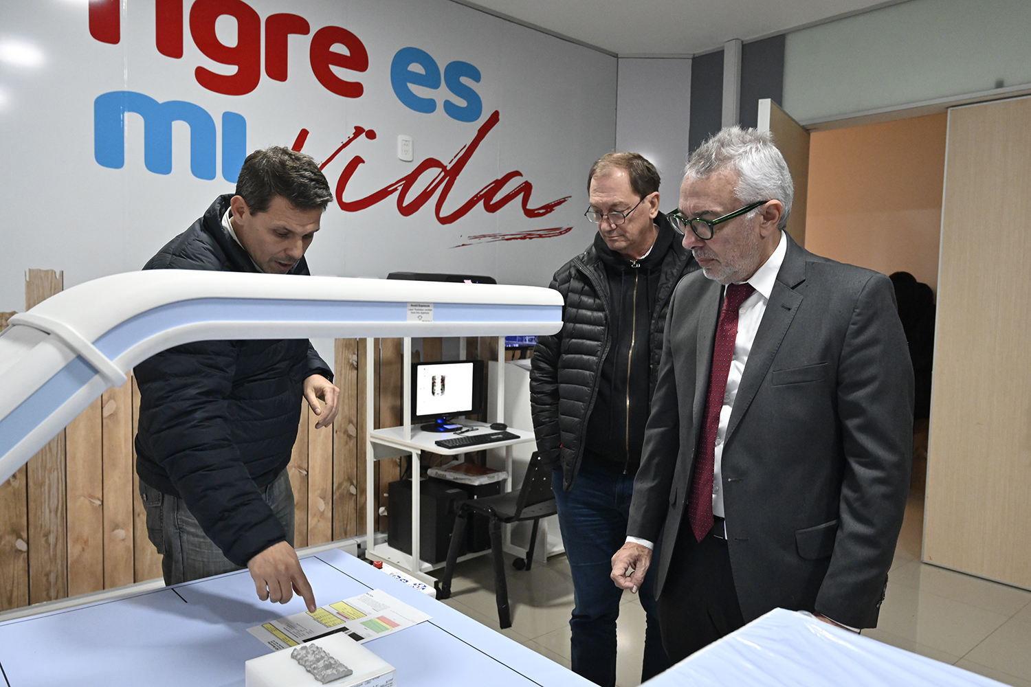 Julio Zamora presentó el nuevo densitómetro en el HDI de Benavídez