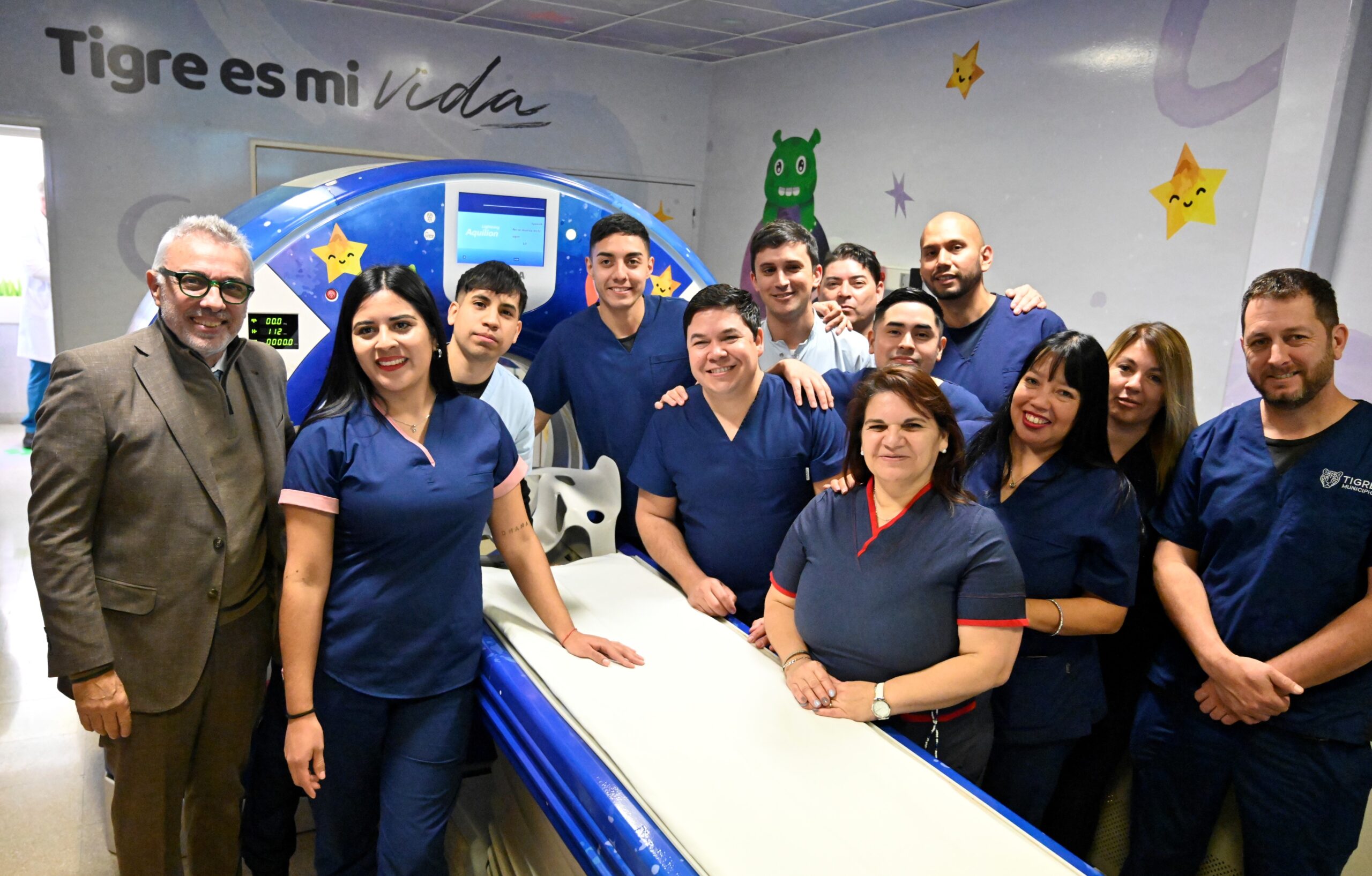 El intendente Julio Zamora presentó un nuevo tomógrafo en el Hospital Materno Infantil Dr. Florencio Escardó