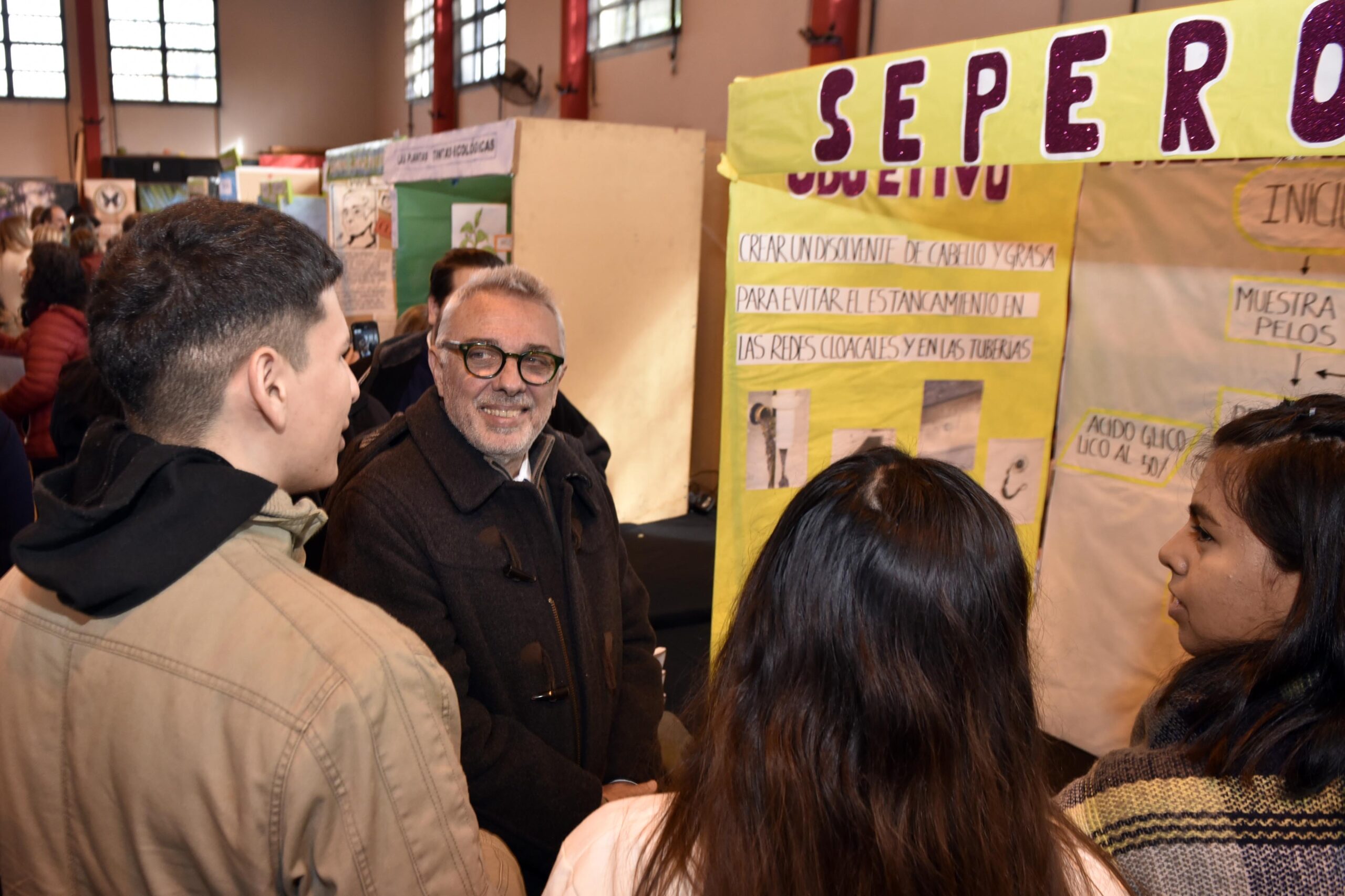 Julio Zamora presenció la Feria Regional de Educación, Arte, Ciencias y Tecnologías en Troncos del Talar