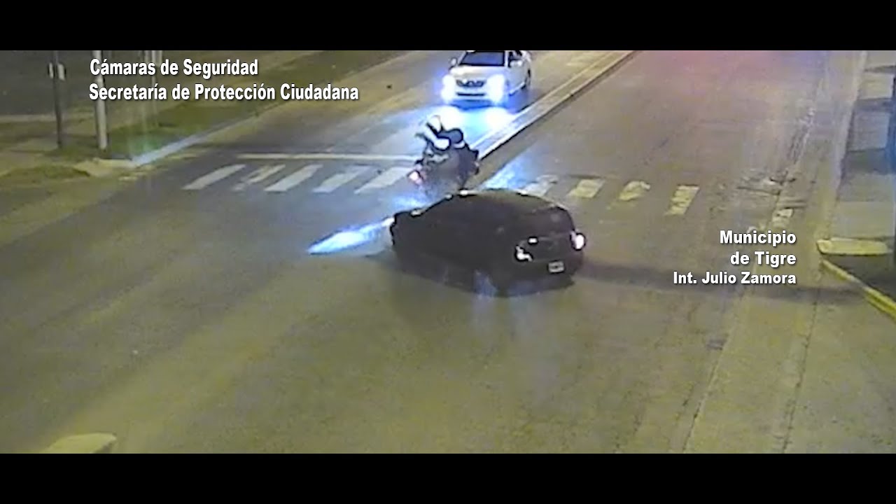 Troncos del Talar: las cámaras del COT captaron un impactante accidente entre una moto y un auto
