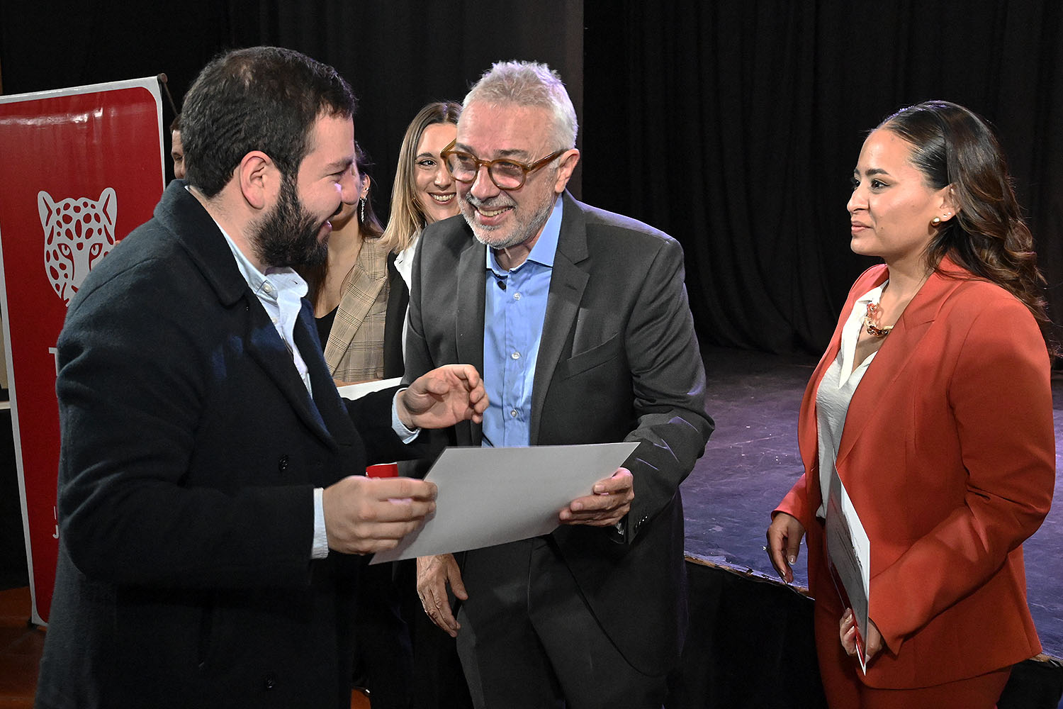 Julio Zamora entregó diplomas a residentes y jefes de residentes egresados del sistema de salud del Municipio de Tigre