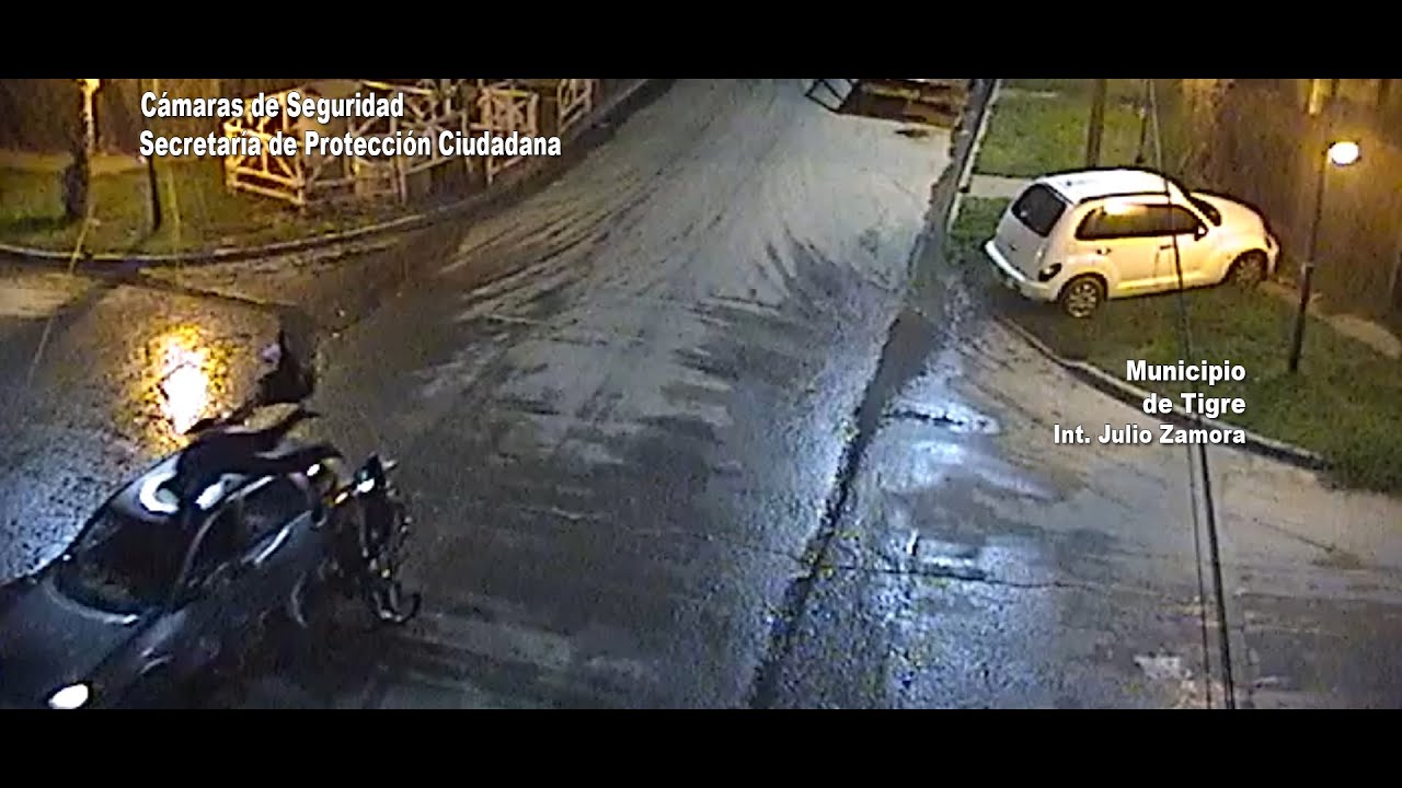 Conducía a alta velocidad y chocó contra un vehículo: la moto era robada