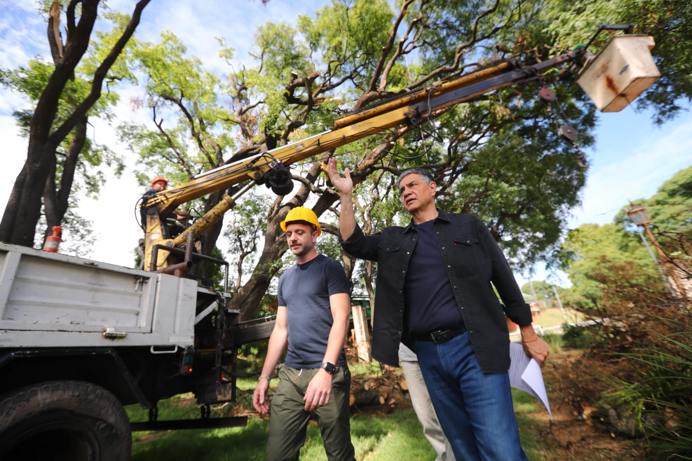 Jorge Macri supervisó un operativo de la Ciudad tras el temporal: “Sólo nos falta retirar el 10% de los árboles caídos”