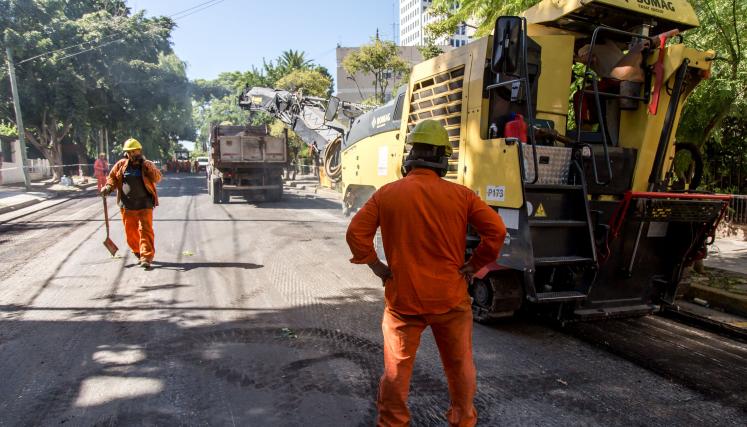 La Ciudad aprovecha la disminución del tránsito en verano para repavimentar más de 200 cuadras en avenidas y calles