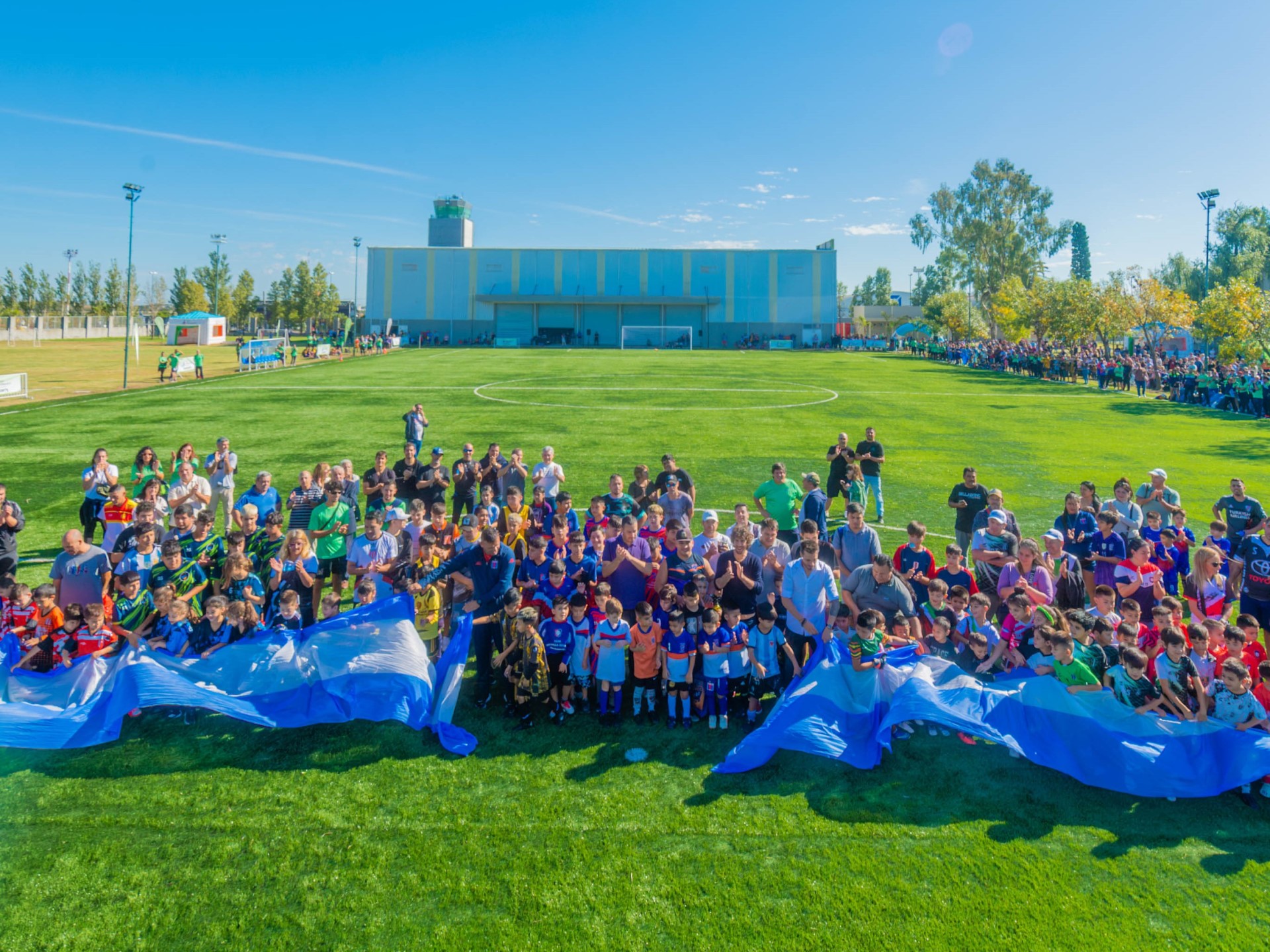 Juan Andreotti inauguró la Nueva Cancha de Césped Sintético para Fútbol 11 en el Polideportivo N°2