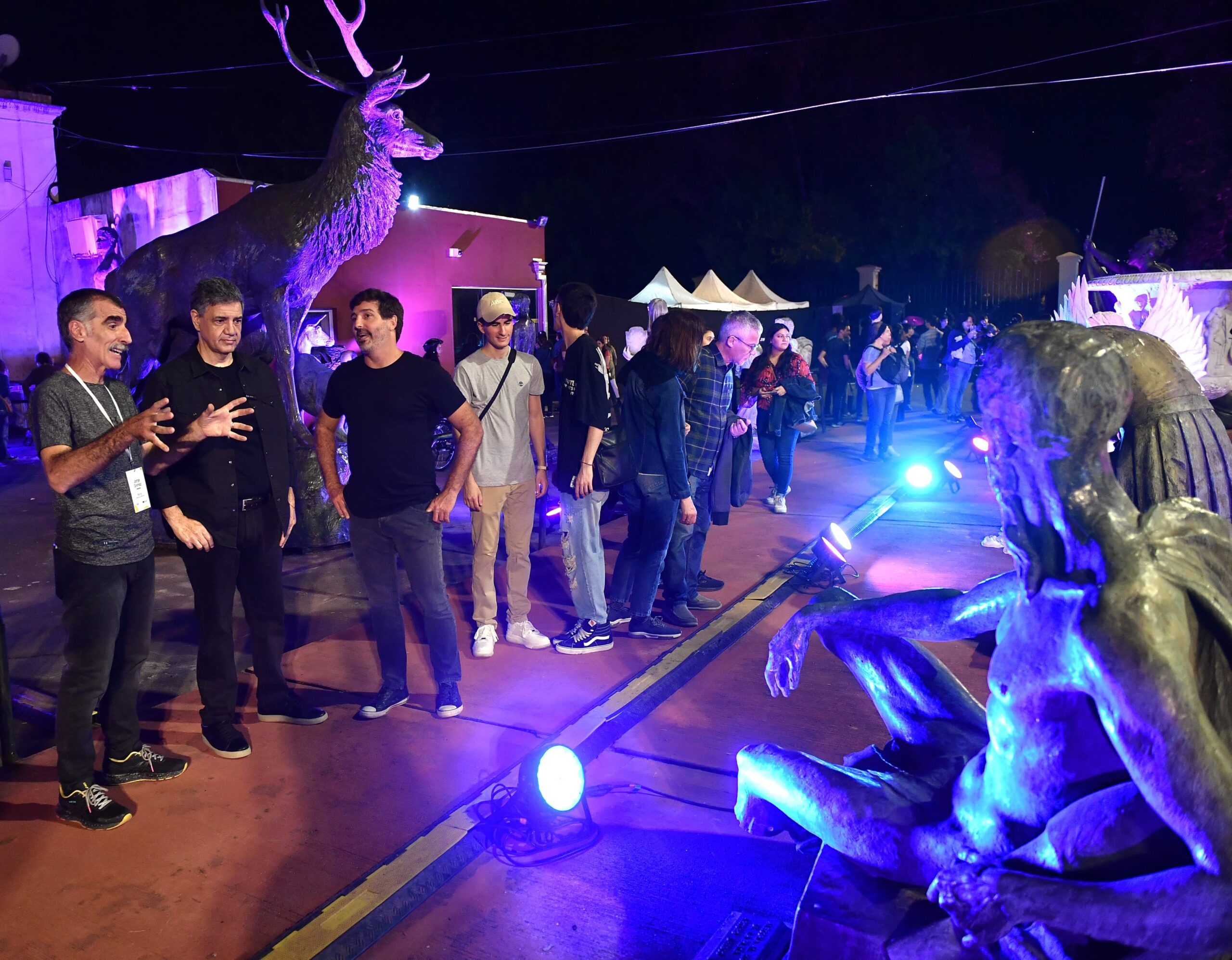 «Estatuas bajo las estrellas»: la Ciudad mostró cómo se restauran las esculturas porteñas