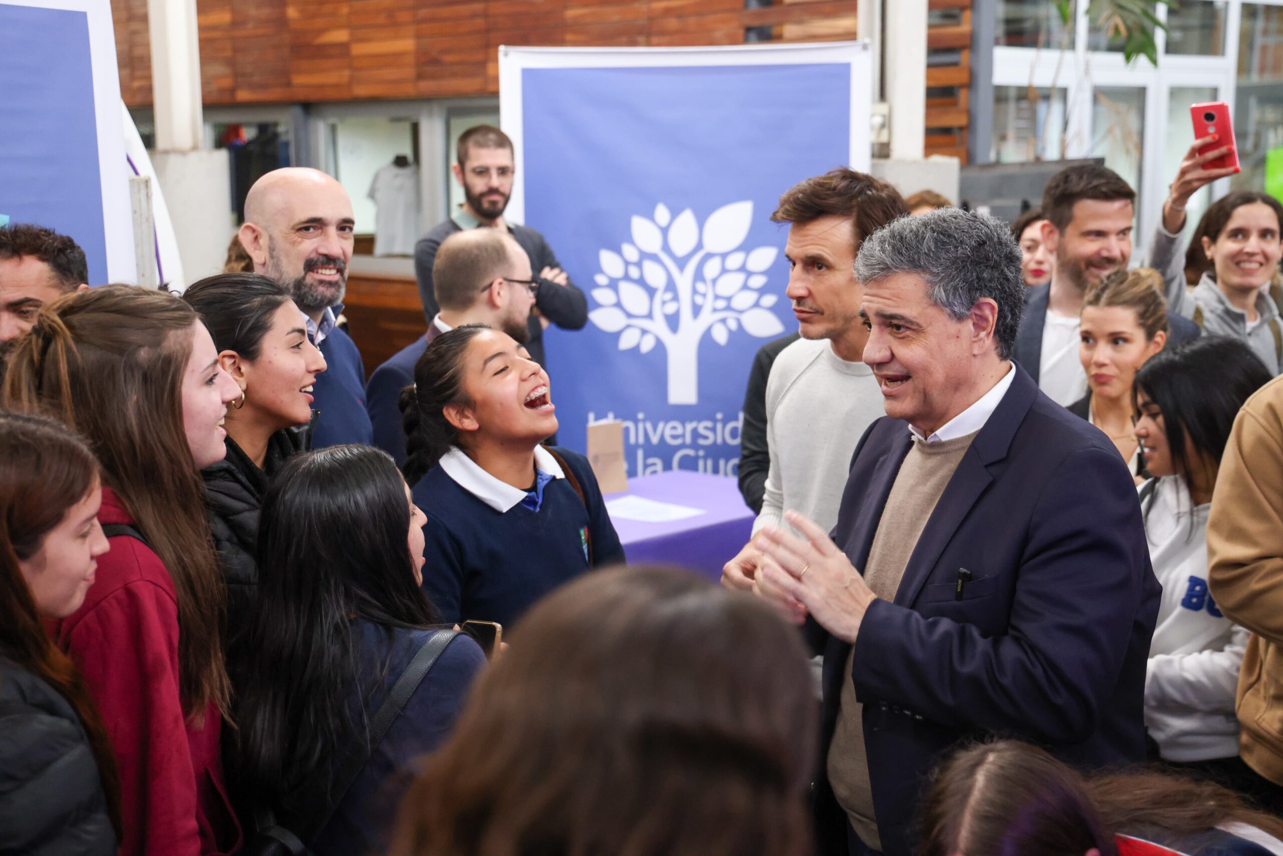Durante dos jornadas, una feria de tecnología e innovación capacita a emprendedores de la Ciudad