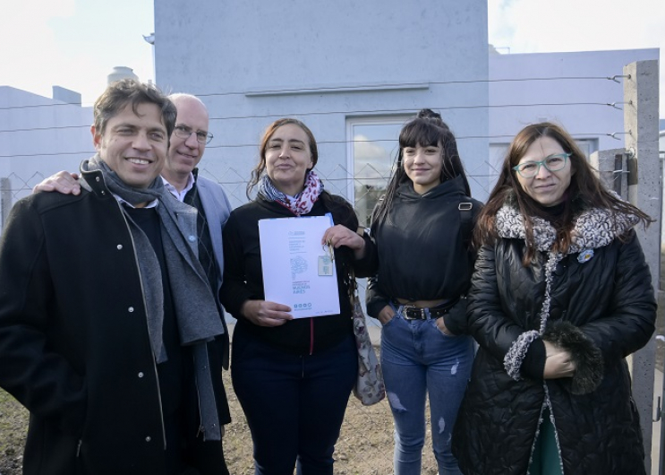 Kicillof entregó viviendas e inauguró un centro de estudios superiores