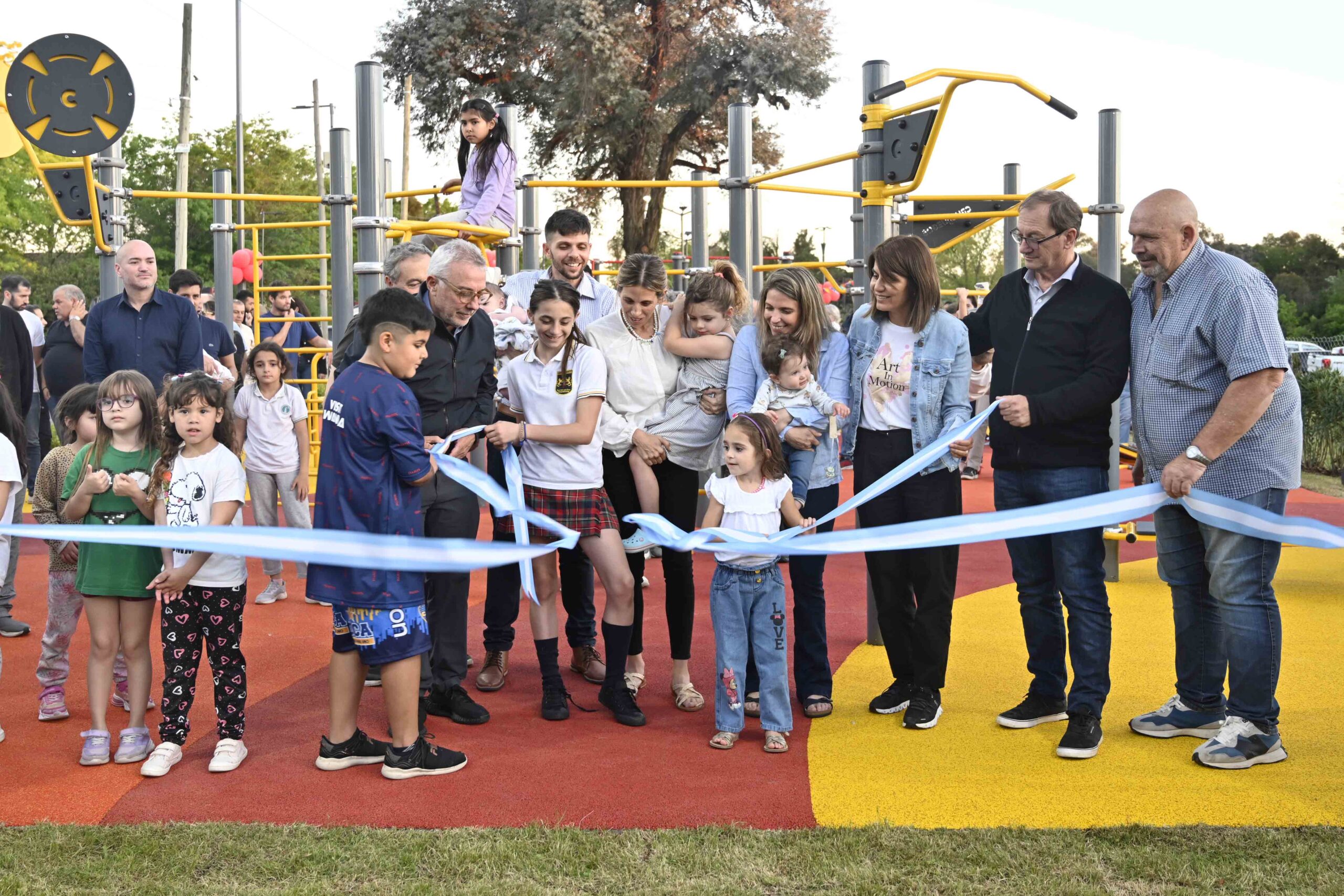 Julio Zamora inauguró la Plaza Deportiva «Carlos Reimers» en Benavídez, el espacio público N° 96 renovado por el Municipio de Tigre