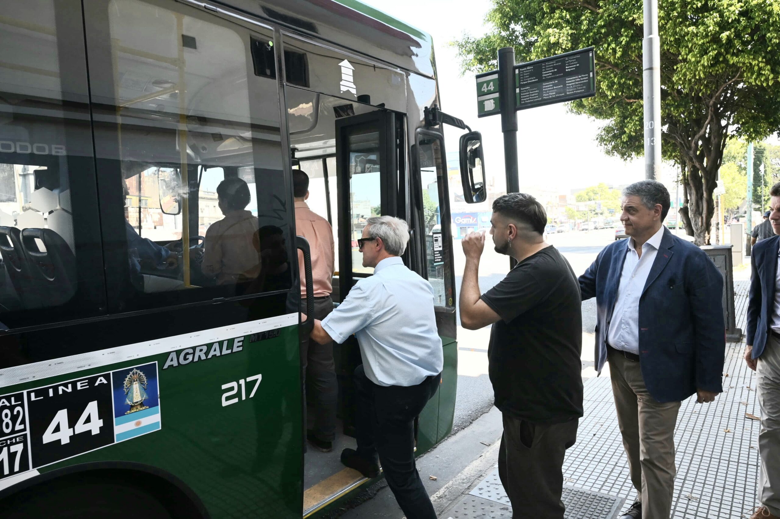 Comenzó a funcionar el sistema multipago en los primeros colectivos de la Ciudad