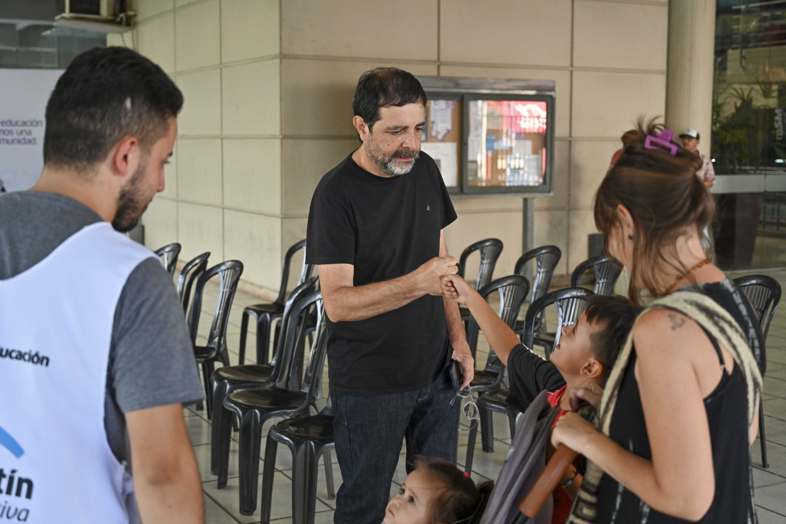 El Municipio entregó 4 mil kits escolares a chicas y chicos que empiezan 1° grado