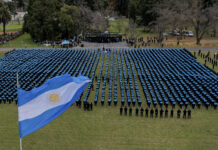 Más de 2.700 cadetes de la policía provincial juraron fidelidad a la bandera nacional
