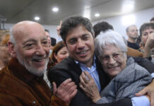 Kicillof entregó escrituras gratuitas a familias de General Arenales