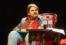 Felipe Pigna y Pedro Saborido se presentaron a sala llena en el Teatro Otamendi de San Fernando