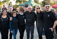 En la plaza de El Talar, Julio Zamora acompañó una nueva edición de la feria de la ONG Manos Solidarias